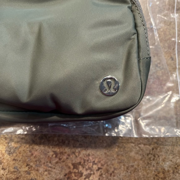 Brand New Lululemon Everywhere Belt Bag Sage Grey NWT - Picture 7 of 12